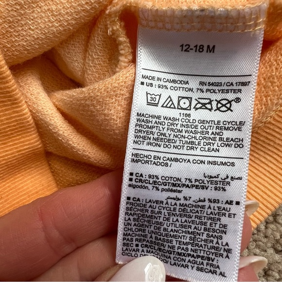 NWOT OLD NAVY ORANGE AND WHITE CREWNECK AND SHORT SET SIZE 12-18MO - Picture 7 of 12